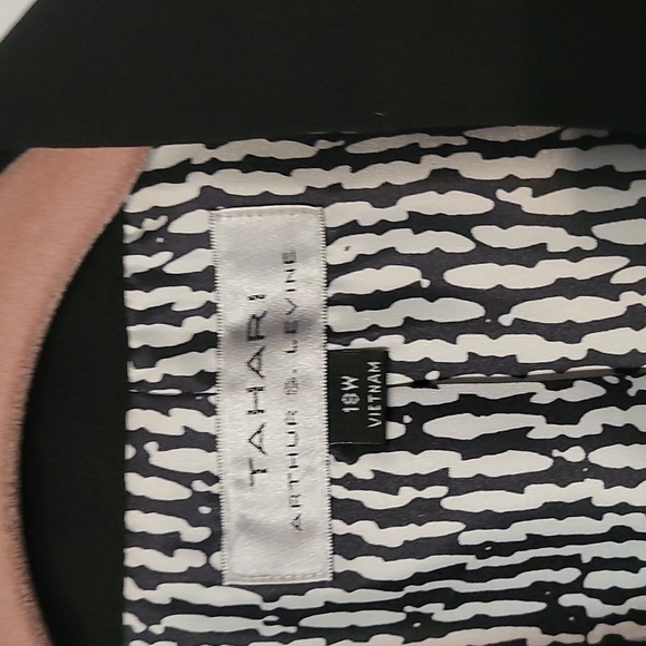 Tahari black pantsuit with gold button - Picture 4 of 4